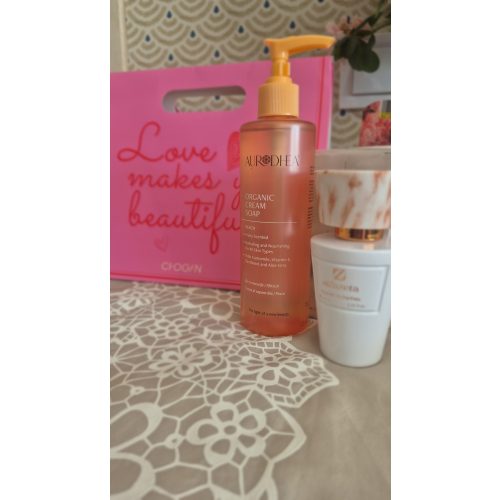 Anyák napi ajándékcsomag  (Parfüm + gránátalmás krémszappan + díszdoboz)